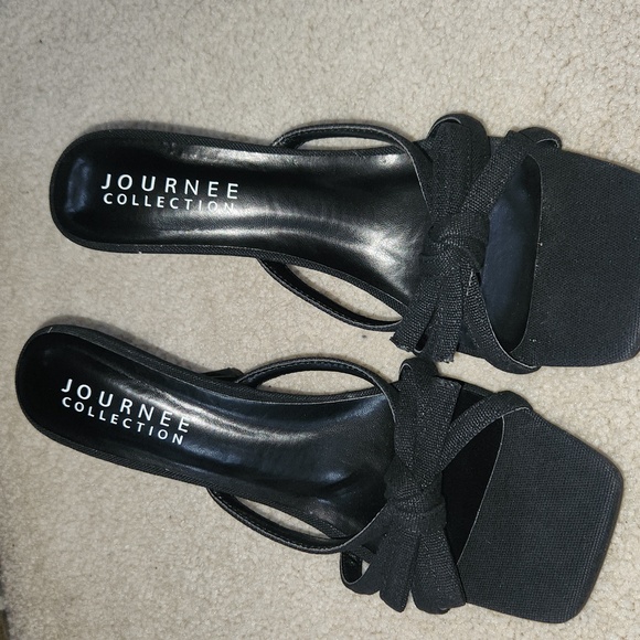 Journee Collection Black Women's Heels - Picture 2 of 10